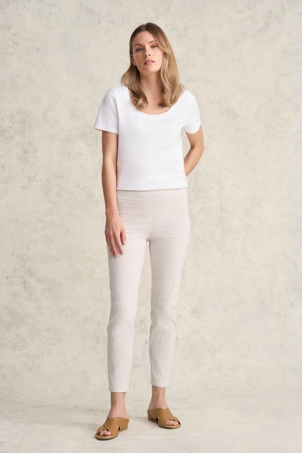 MoistureControlLiner Body-Hugging Fit Bengajean? 7/8 Seersucker - Stone & White Stripe