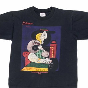 VINTAGE PABLO PICASSO SEATED WOMAN ART TEE SHIRT 1995 MEDIUM MADE IN USA Printed uniqueness
