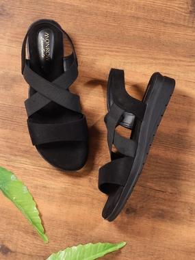 Seamless Edge Finishing Arch Contour Design Emel Black Sandals