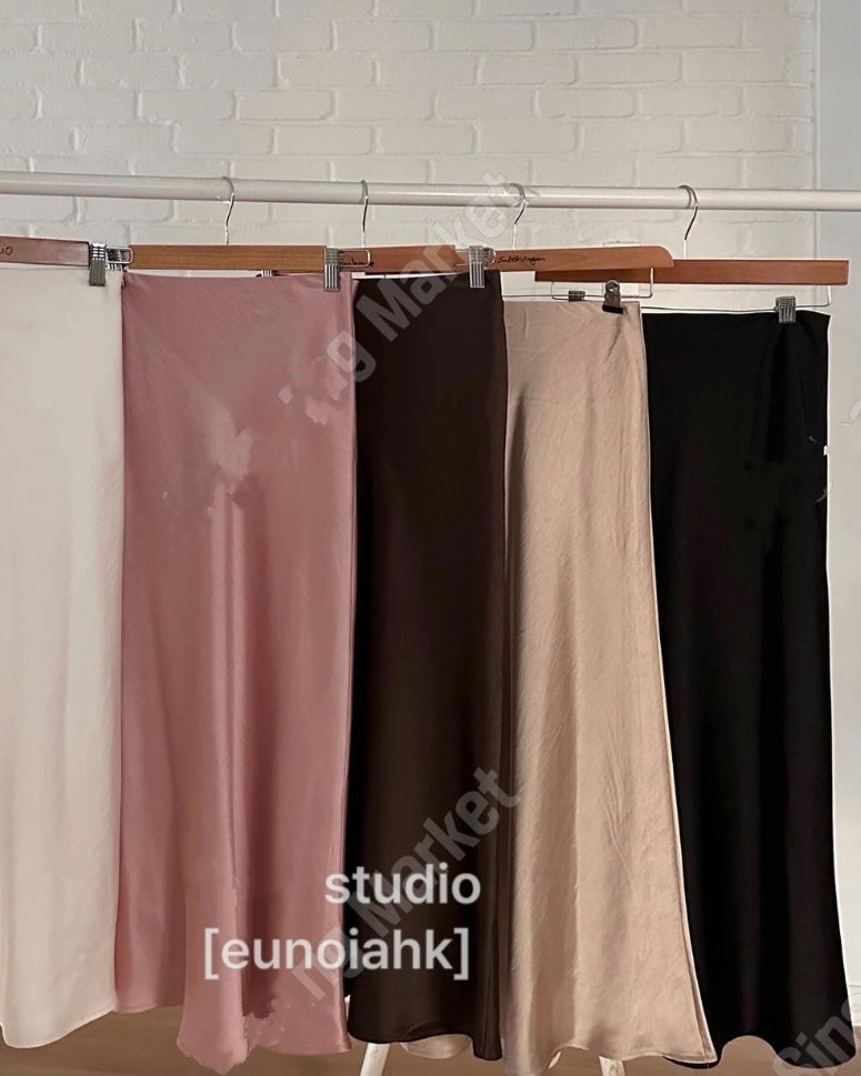 1201 Elise Satin Skirt (SHOWROOM ??DISPLAY) day trip Streetwear
