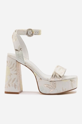 Light Trail Step Fresh Larroud?? x Markarian Dolly Sandal In Yvette Ivory Brocade
