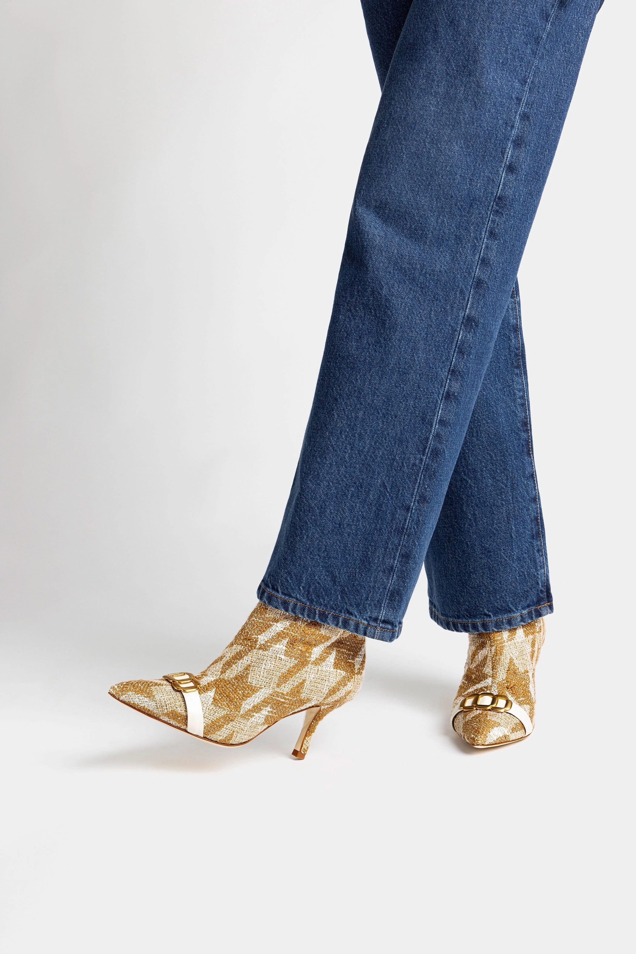 Slip Resistant Mountain Hike Mini Kate Boot In Latte Houndstooth Fabric