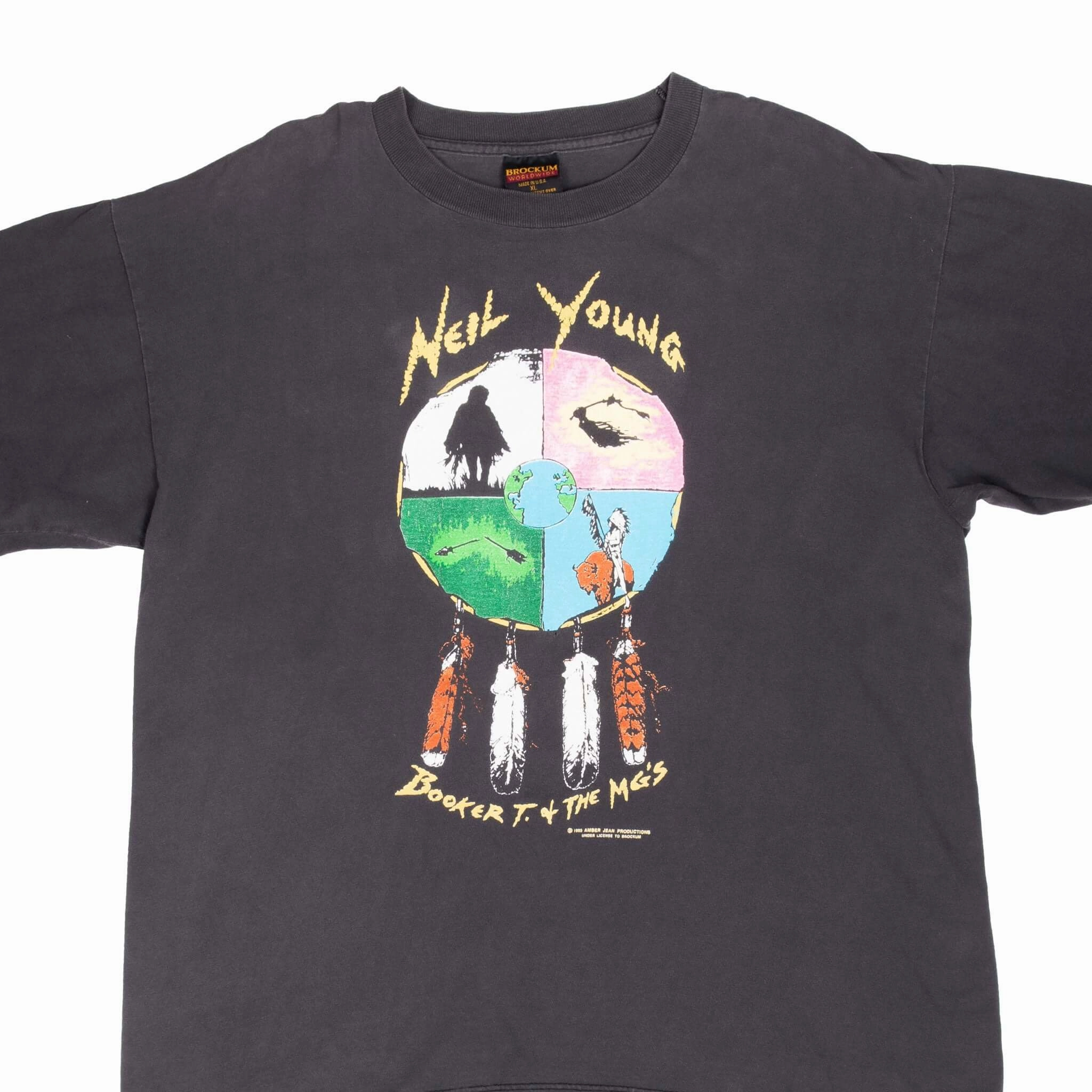 Sleek Waistband VINTAGE NEIL YOUNG WORLD TOUR 1993 TEE SHIRT XL MADE IN USA