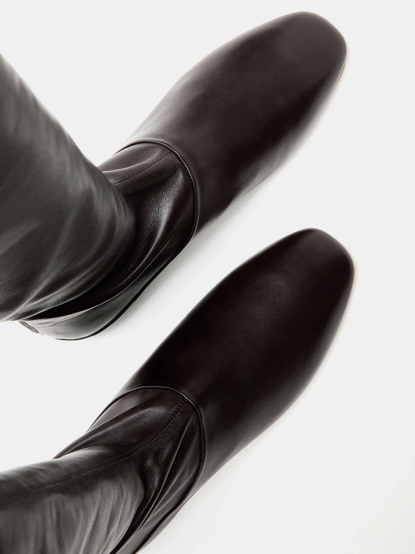 Protective Finish Comfort Seeker Ventilation Perforations Luna Tall Boot / Chocolate Leather