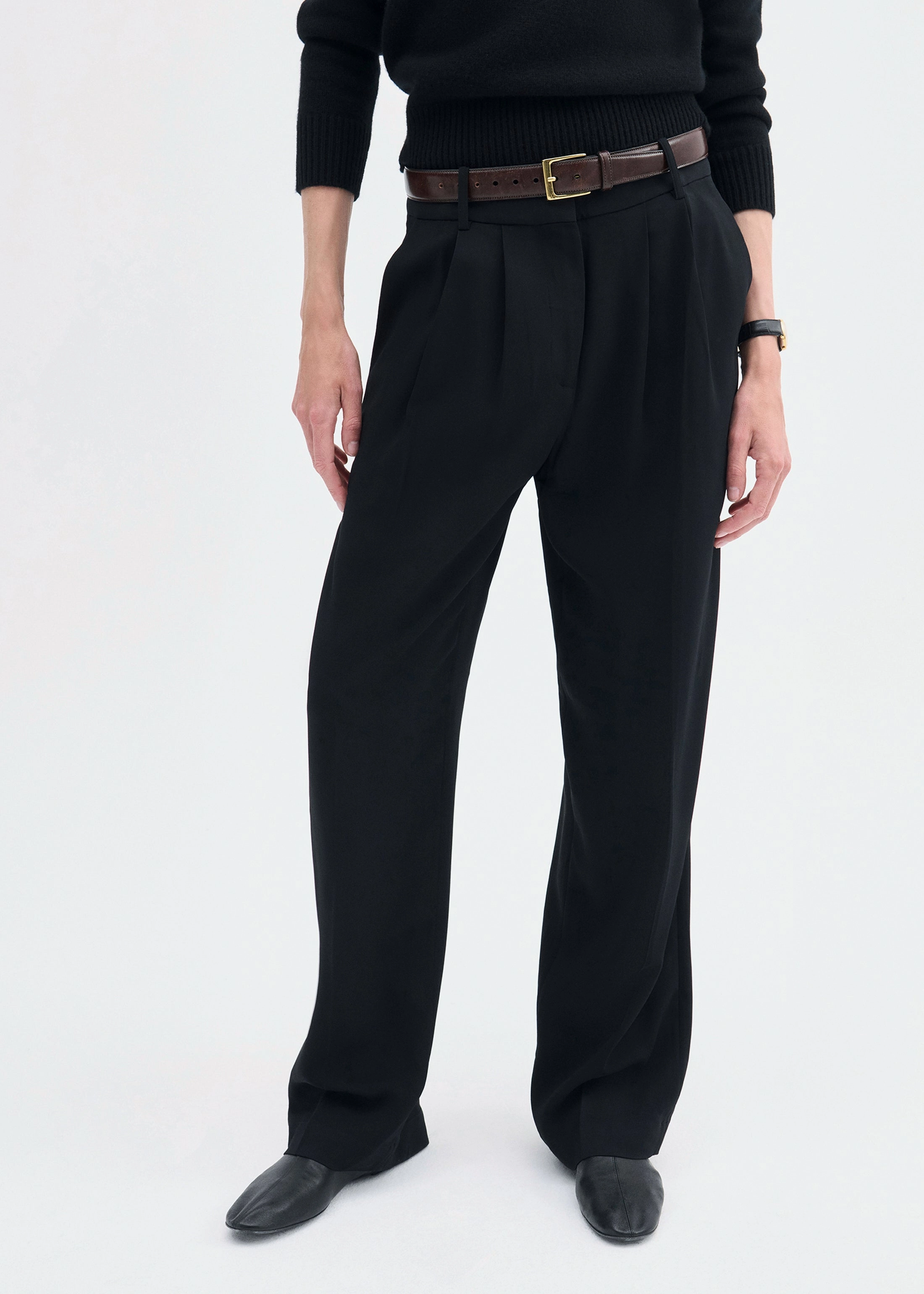 SeamlessPocketDesign Pleat Front Trouser in Crepe - Black