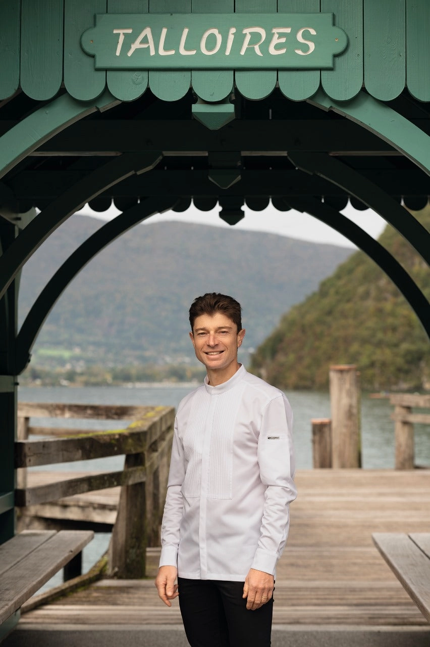 Versaille Urban Trek Sporty Look