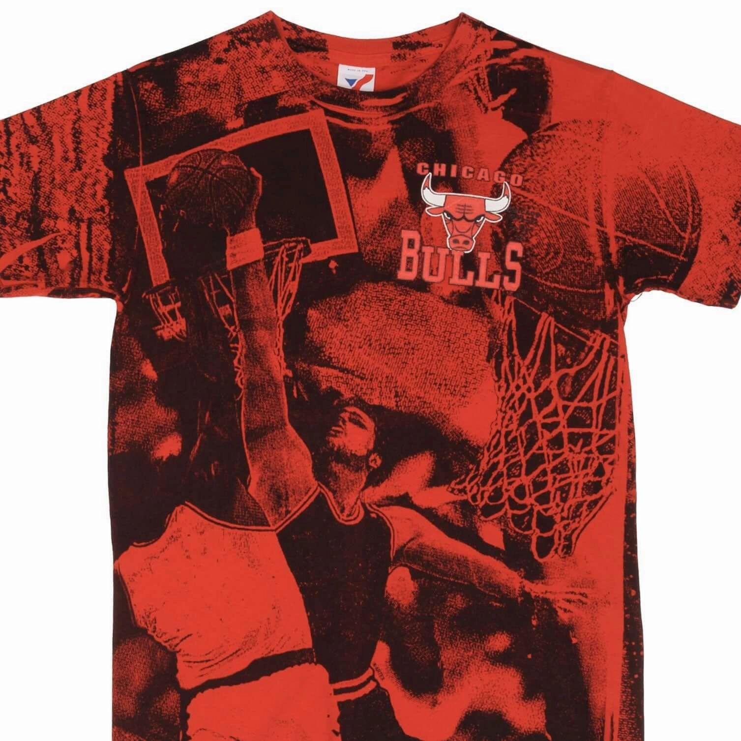 Weekend Fashion funky VINTAGE NBA CHICAGO BULLS 1990S ALL OVER PRINT TEE SHIRT SIZE MEDIUM MADE IN USA