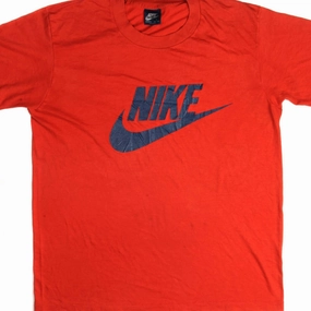 VINTAGE NIKE TEE SHIRT 1984-1987 SIZE MEDIUM MADE IN USA Sporty and Stylish Urban Streetwear