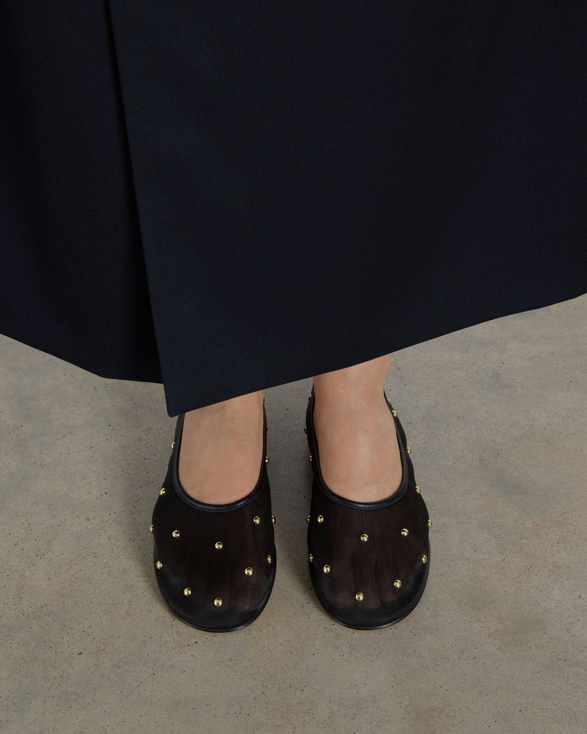 Balla Studs, Black Mesh Petal Step Show Glow