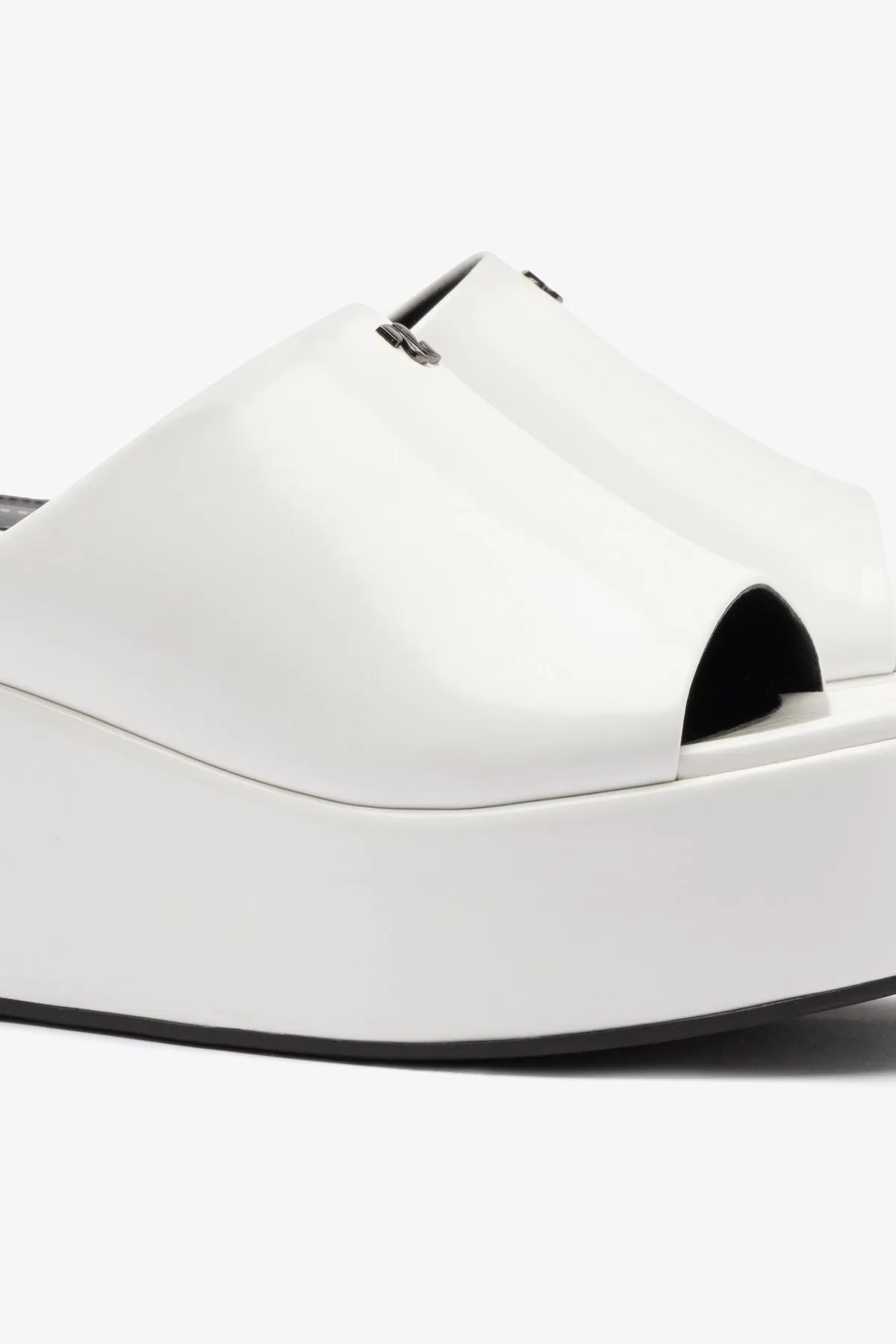 Compression Feature Charli Box Mule In White Leather