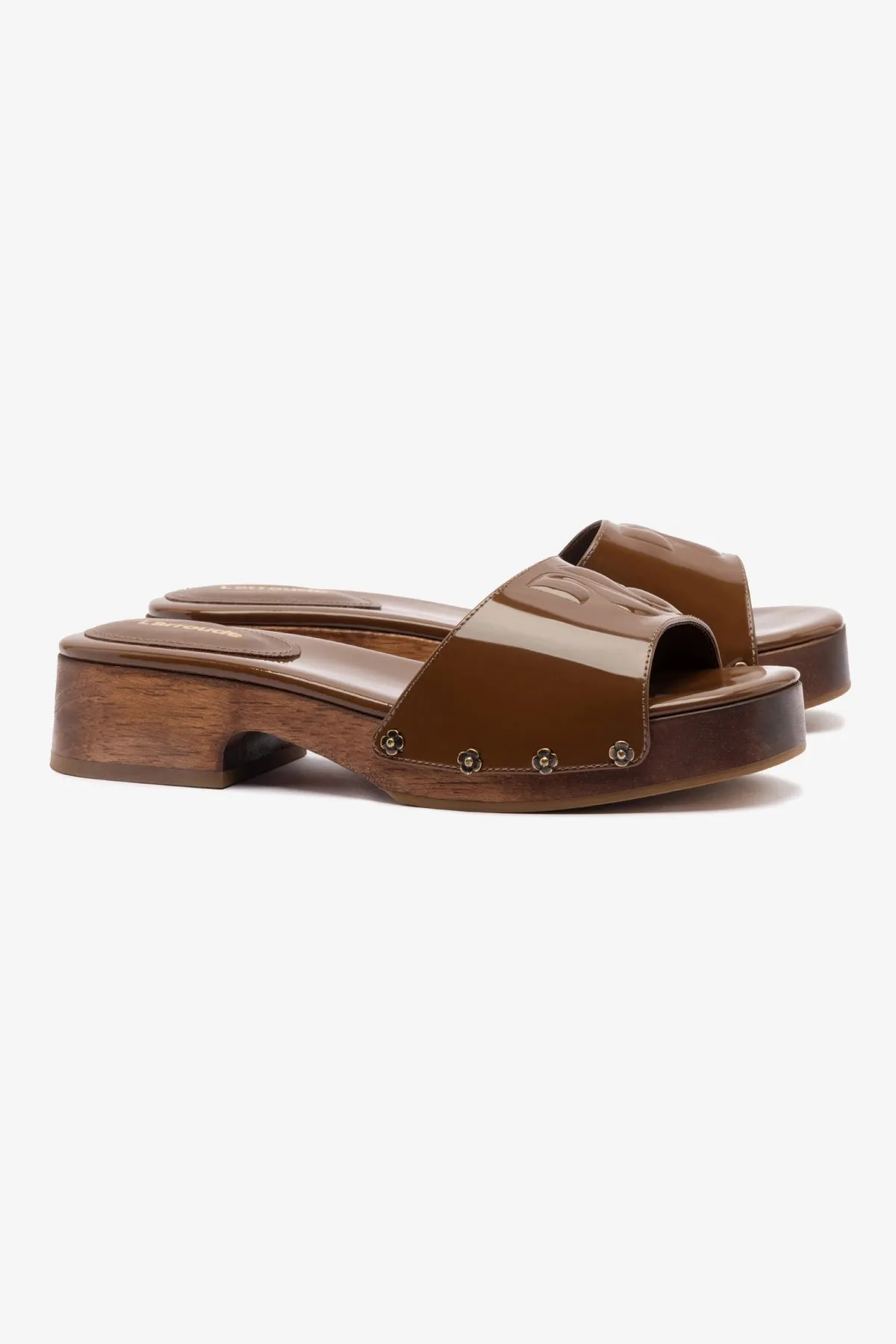 Take It Easy Style Zuzi Mule In Burnt Umber Patent Leather